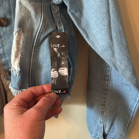 👖💙🦋🧵🫐Cropped Light Blue Denim Jacket with Hoodie - Picture 5 of 6